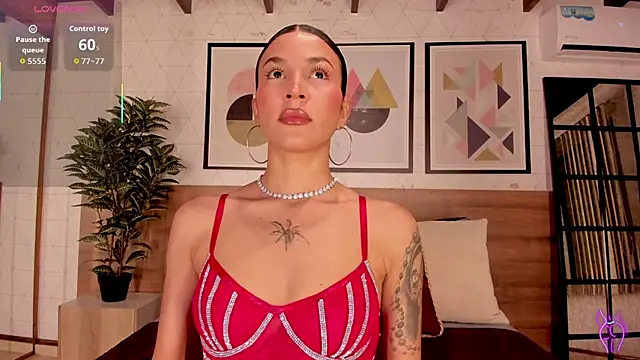 LunaRuso online show from 16, 12, 2025