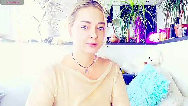  JuliaSpace  online show from 15, 11, 2025