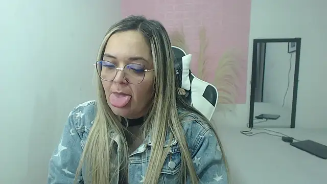 Snapshot of samy_vsn chatting on 15, 6, 2026 samy vsn online show from 15, 6, 2026