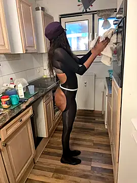 Snapshot of Shantel-Olivia chatting on 17, 11, 2025 Shantel-Olivia online show from 17, 11, 2025