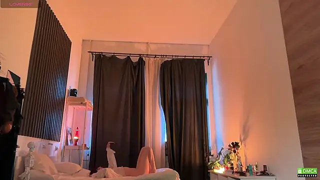 electric babe online show from 18, 3, 2026