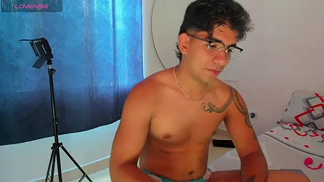 Snapshot of valentino_santoss chatting on 17, 5, 2026 valentino santoss online show from 17, 5, 2026
