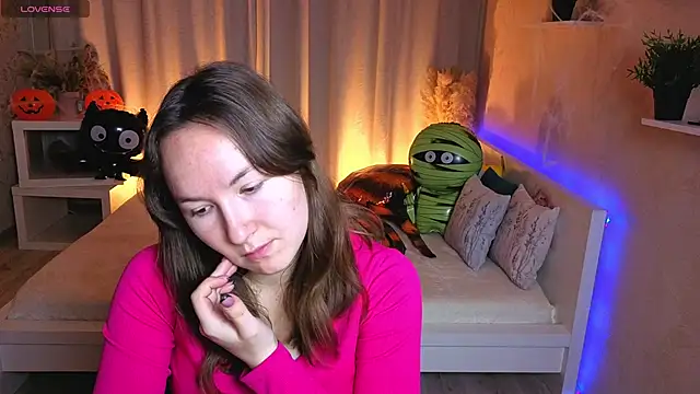 Little doll meow online show from 23, 10, 2025