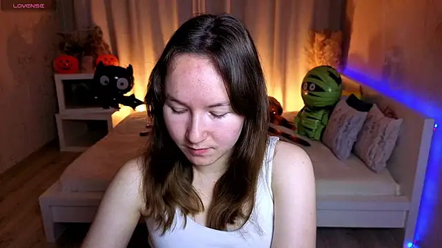 Little doll meow online show from 30, 10, 2025