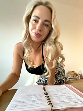 streetdoll online show from 11, 10, 2025