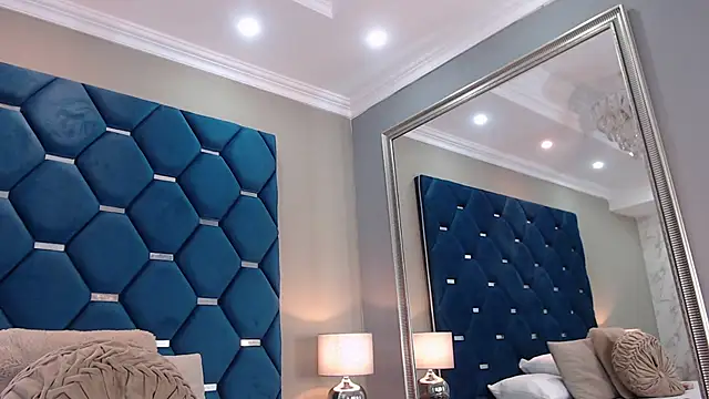 ThaniaJones online show from 8, 2, 2026