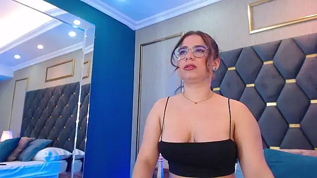 ThaniaJones online show from 18, 12, 2025