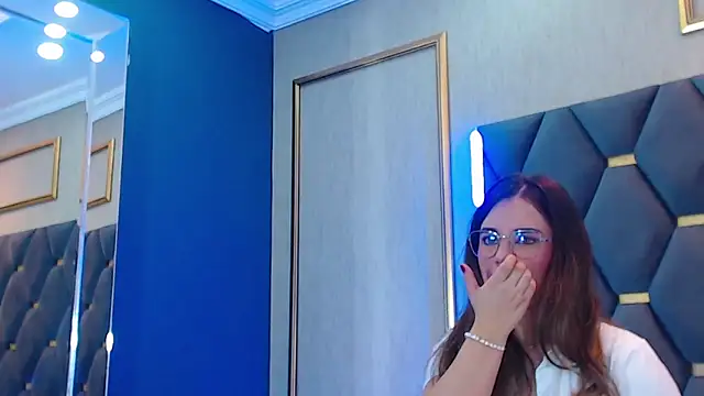 ThaniaJones online show from 13, 11, 2025