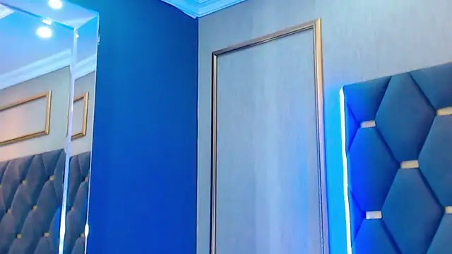 ThaniaJones online show from 8, 11, 2025