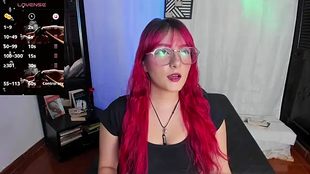 Snapshot of Dafne_Moon chatting on 15, 5, 2026 Dafne Moon online show from 15, 5, 2026