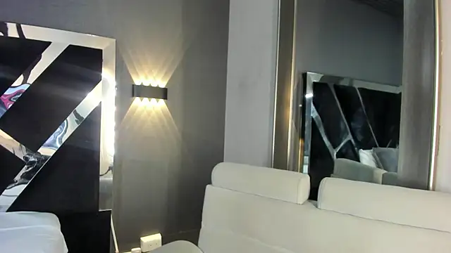 Snapshot of PaulinaDuarte chatting on 7, 7, 2026 PaulinaDuarte online show from 7, 7, 2026
