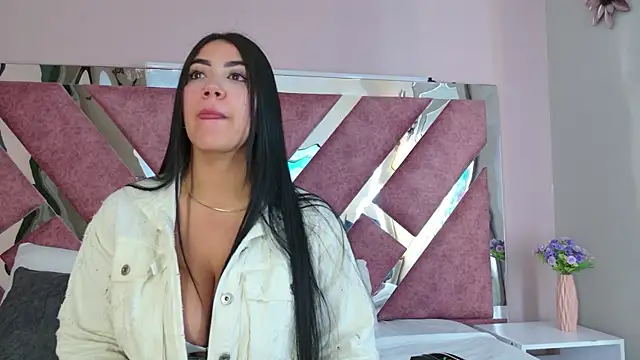 Snapshot of PaulinaDuarte chatting on 15, 7, 2026 PaulinaDuarte online show from 15, 7, 2026