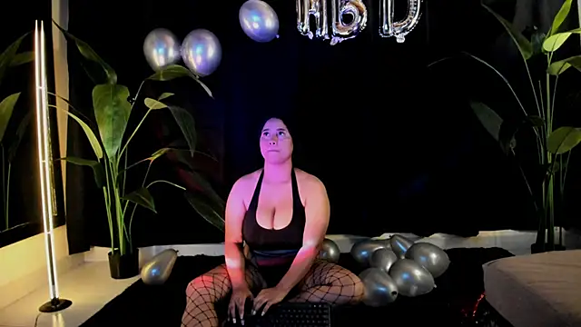 EmiliWilliams online show from 10, 4, 2026