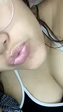 Snapshot of Amira_Hadi chatting on 8, 10, 2025 Amira Hadi online show from 8, 10, 2025