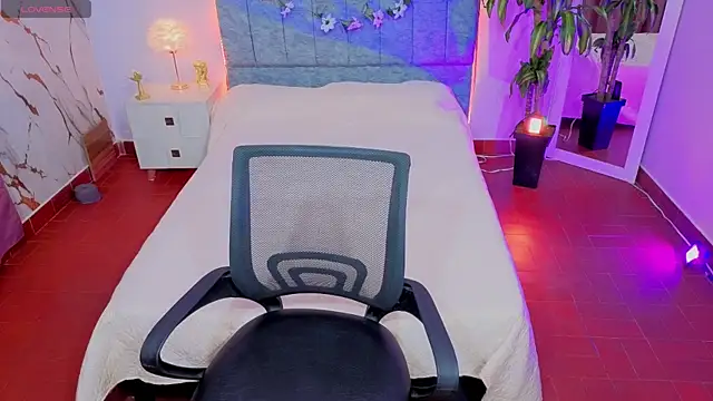 Lana stone  online show from 28, 2, 2026