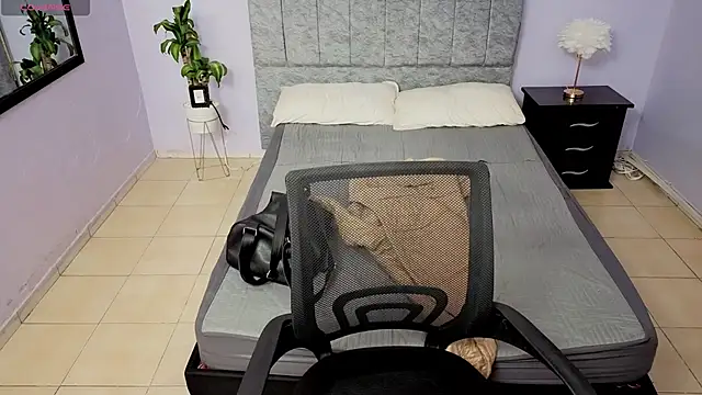 Lana stone  online show from 18, 12, 2025