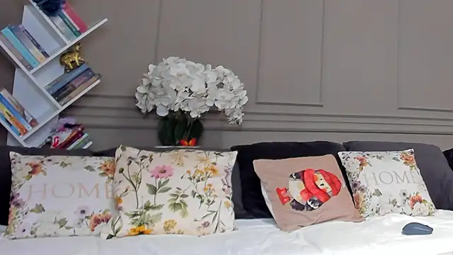 Deliciouslips online show from 4, 11, 2025