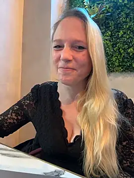 MoniqueLaFee online show from 9, 1, 2025