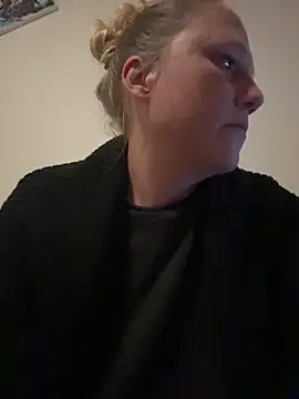 MoniqueLaFee online show from 9, 4, 2026