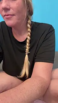 MoniqueLaFee online show from 24, 7, 2026