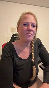 MoniqueLaFee online show from 27, 7, 2026