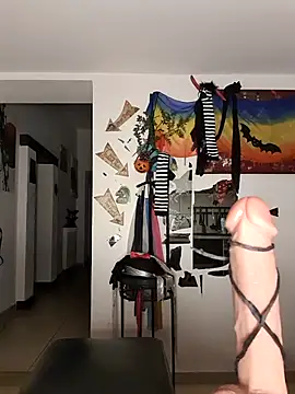 Snapshot of freyamoret chatting on 28, 10, 2025 freyamoret online show from 28, 10, 2025