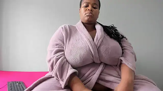 Snapshot of ThickLeeyanaX chatting on 15, 3, 2025 ThickLeeyanaX online show from 15, 3, 2025