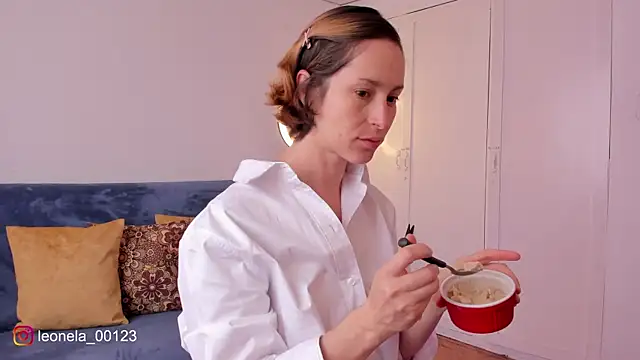 Snapshot of cuddlingbunny chatting on 5, 1, 2026 cuddlingbunny online show from 5, 1, 2026