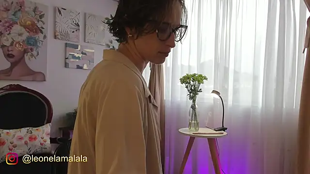 Snapshot of cuddlingbunny chatting on 12, 11, 2025 cuddlingbunny online show from 12, 11, 2025