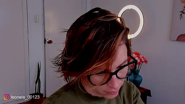 Snapshot of cuddlingbunny chatting on 19, 12, 2025 cuddlingbunny online show from 19, 12, 2025