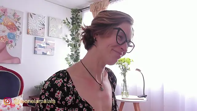 Snapshot of cuddlingbunny chatting on 16, 11, 2025 cuddlingbunny online show from 16, 11, 2025