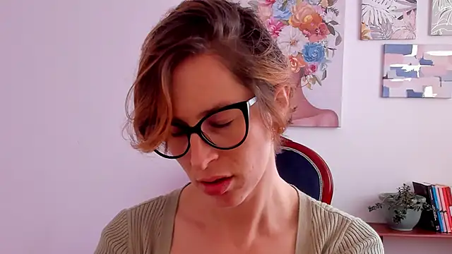 Snapshot of cuddlingbunny chatting on 5, 12, 2025 cuddlingbunny online show from 5, 12, 2025