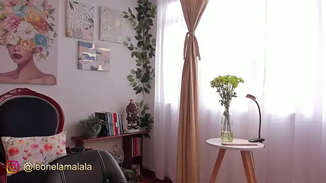 Snapshot of cuddlingbunny chatting on 14, 11, 2025 cuddlingbunny online show from 14, 11, 2025