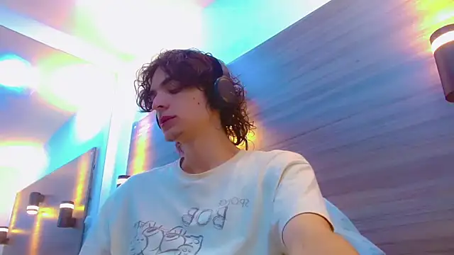 Snapshot of Sr_BonnyEthan chatting on 7, 5, 2026 Sr BonnyEthan online show from 7, 5, 2026