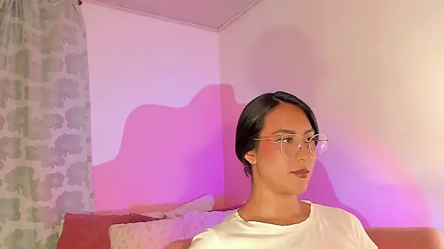 DaraBeckett online show from 21, 11, 2025