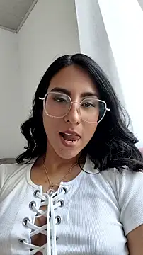 Snapshot of DaraBeckett chatting on 3, 5, 2026 DaraBeckett online show from 3, 5, 2026