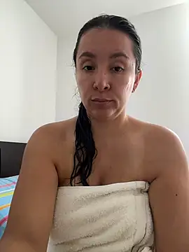 Snapshot of emely_sexx20 chatting on 18, 7, 2026 emely sexx20 online show from 18, 7, 2026