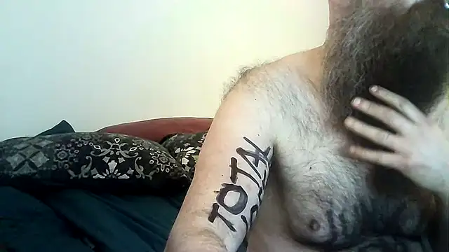 Snapshot of JunkieShitPig chatting on 22, 3, 2025 JunkieShitPig online show from 22, 3, 2025