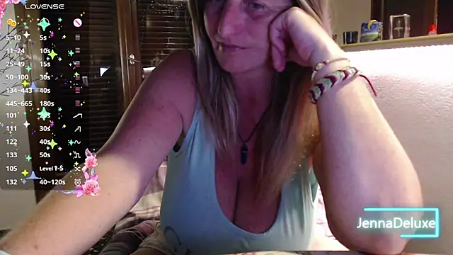 Snapshot of JennaDeluxe chatting on 28, 5, 2026 JennaDeluxe online show from 28, 5, 2026