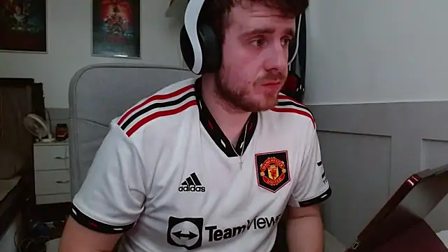 Snapshot of maxy49 chatting on 30, 11, 2025 maxy49 online show from 30, 11, 2025