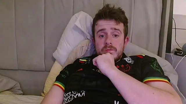 Snapshot of maxy49 chatting on 14, 11, 2025 maxy49 online show from 14, 11, 2025