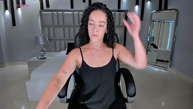 Snapshot of AlessaRomero chatting on 8, 5, 2026 AlessaRomero online show from 8, 5, 2026