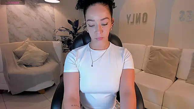 AlessaRomero online show from 1, 12, 2025