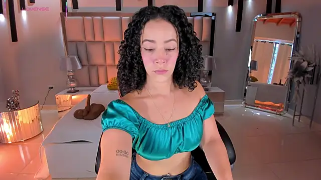 Snapshot of AlessaRomero chatting on 19, 5, 2026 AlessaRomero online show from 19, 5, 2026