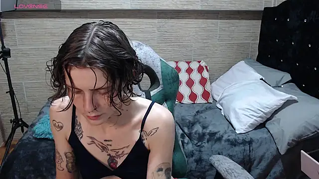 pretty cristal69 online show from 28, 2, 2025