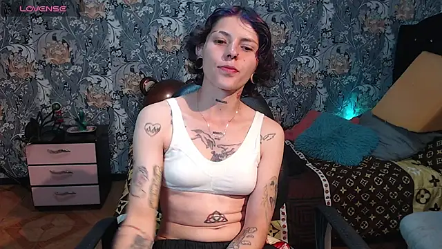 pretty cristal69 online show from 14, 4, 2026