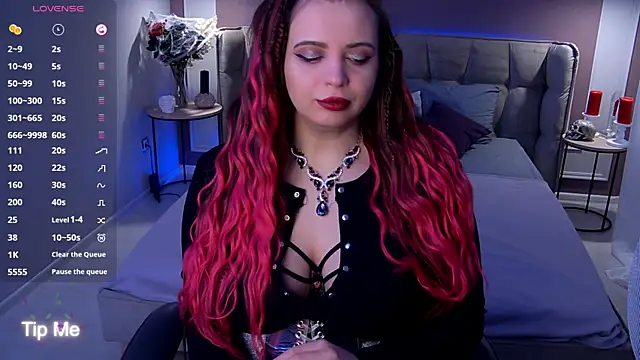 Miss Maya Mils online show from 17, 12, 2025