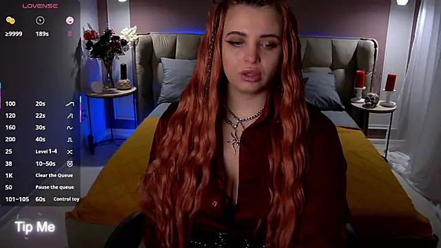 Miss Maya Mils online show from 18, 9, 2025