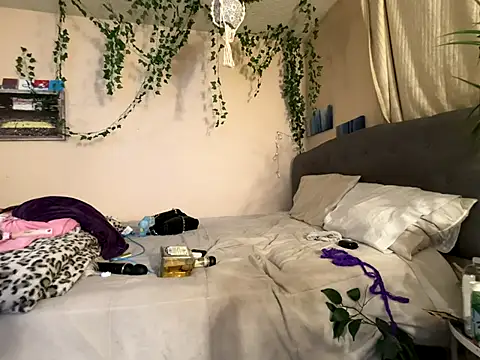 Snapshot of magicalc00ch chatting on 16, 12, 2025 magicalc00ch online show from 16, 12, 2025