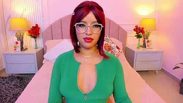 Snapshot of MadelaineJones chatting on 11, 5, 2026 MadelaineJones online show from 11, 5, 2026